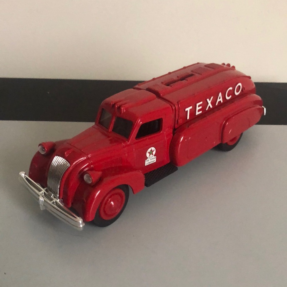 ERTL Texaco 1939 Dodge Airflow Tanker Truck Bank